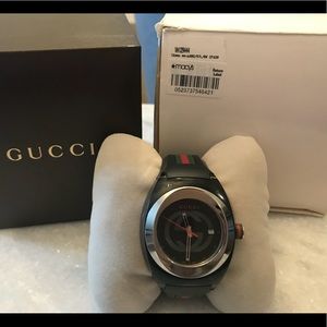 Gucci Mens Swiss Striped Rubber Strap Watch